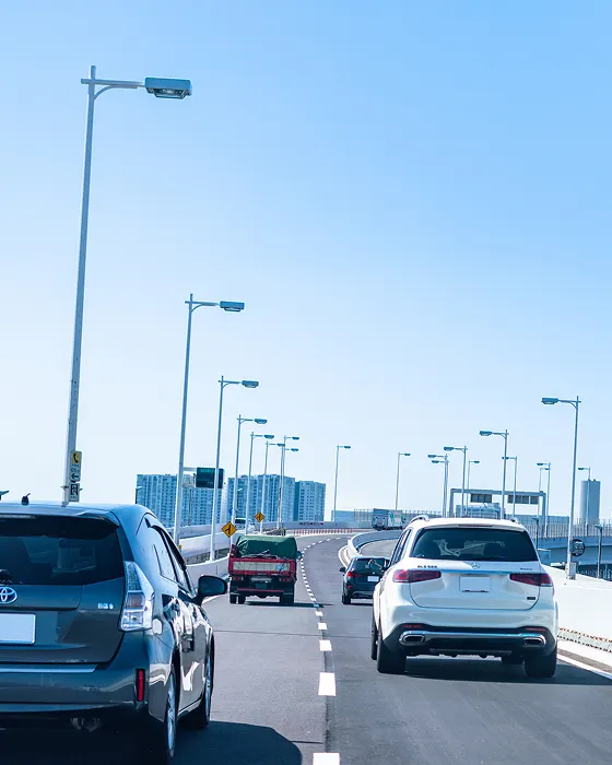 ETCコーポレートカードで高速道路を利用する車
